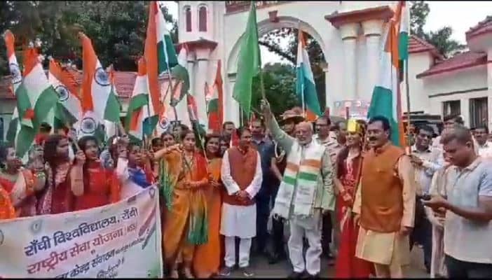रांची में हर घर तिरंगा अभियान की हुई शुरूआत, राजभवन से राज्यपाल ने यात्रा को दिखाई हरी झंडी