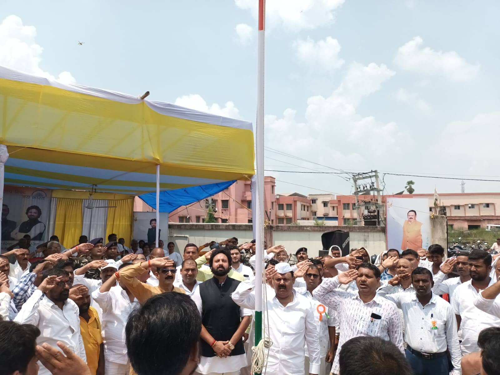 स्वतंत्रता दिवस पर विधायक कमलेश सिंह ने कई सरकारी गैर सरकारी कार्यालयों में किया झंडोत्तोलन, लोगों को योजनाओं से कराया अवगत