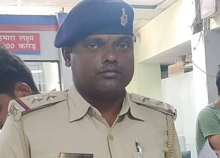 अपडेट: मवेशी तस्करों की गोली से घायल थानाध्यक्ष की इलाज के दौरान मौत, प्रशासन ने ट्वीट कर दी जानकारी