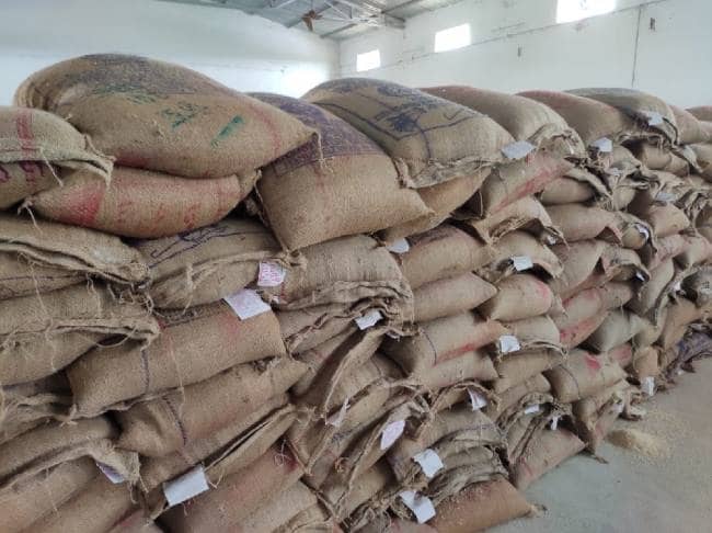 बिहार के सरकारी स्कूल के शिक्षक अब 20 रुपए की दर से बेचेंगे बोरा, मिड डे मिल के निदेशक ने जारी किया आदेश 