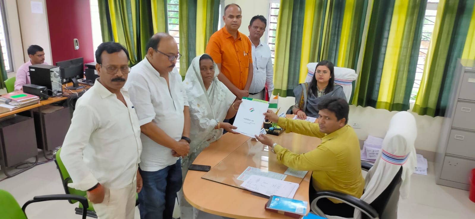 टाईगर जगरनाथ को याद कर भावुक हुई बेबी देबी, नम आंखों के साथ किया नामांकन