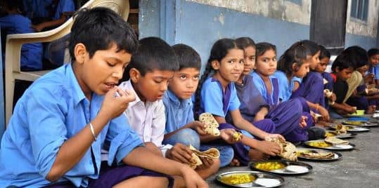 अब बच्चों को मिड डे मिल एल्युमीनियम की जगह स्टील के बर्तन में मिलेगा,झारखंड का शिक्षा विभाग कर रहा विचार