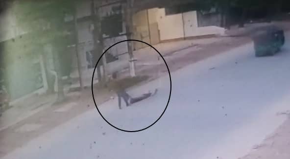 नेशनल हाई-वे पर डबल मर्डर: ईंट और रॉड से पीट-पीटकर 2 बुजुर्गों की हत्या, शव को हाई-वे पर घसीटता रहा आरोपी