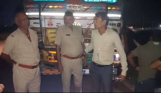 बिहार : पशु तस्करों के खिलाफ पशु क्रूरात विभाग की बड़ी कार्रवाई, तीन तस्कर गिरफ्तार