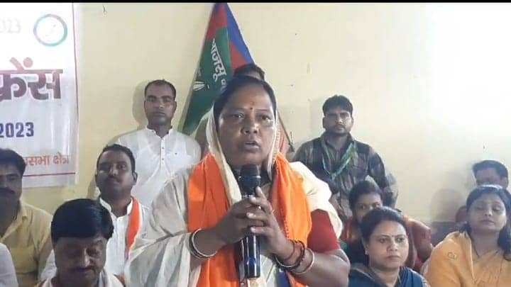 डुमरी उपचुनाव से पहले I.N.D.I.A बनाम N.D.A की छिड़ी जंग, बेबी देवी और यशोदा देवी के नामांकन में पहुंचे दिग्गज 