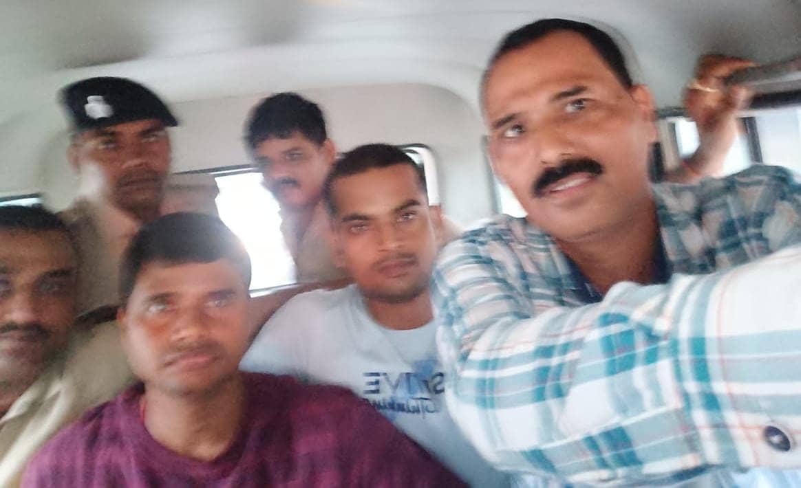 सीओ को 40 हजार घूस लेते  निगरानी विभाग की टीम ने दबोचा, निजी जमीन से अतिक्रमण हटाने के नाम पर मांगी थी घूस