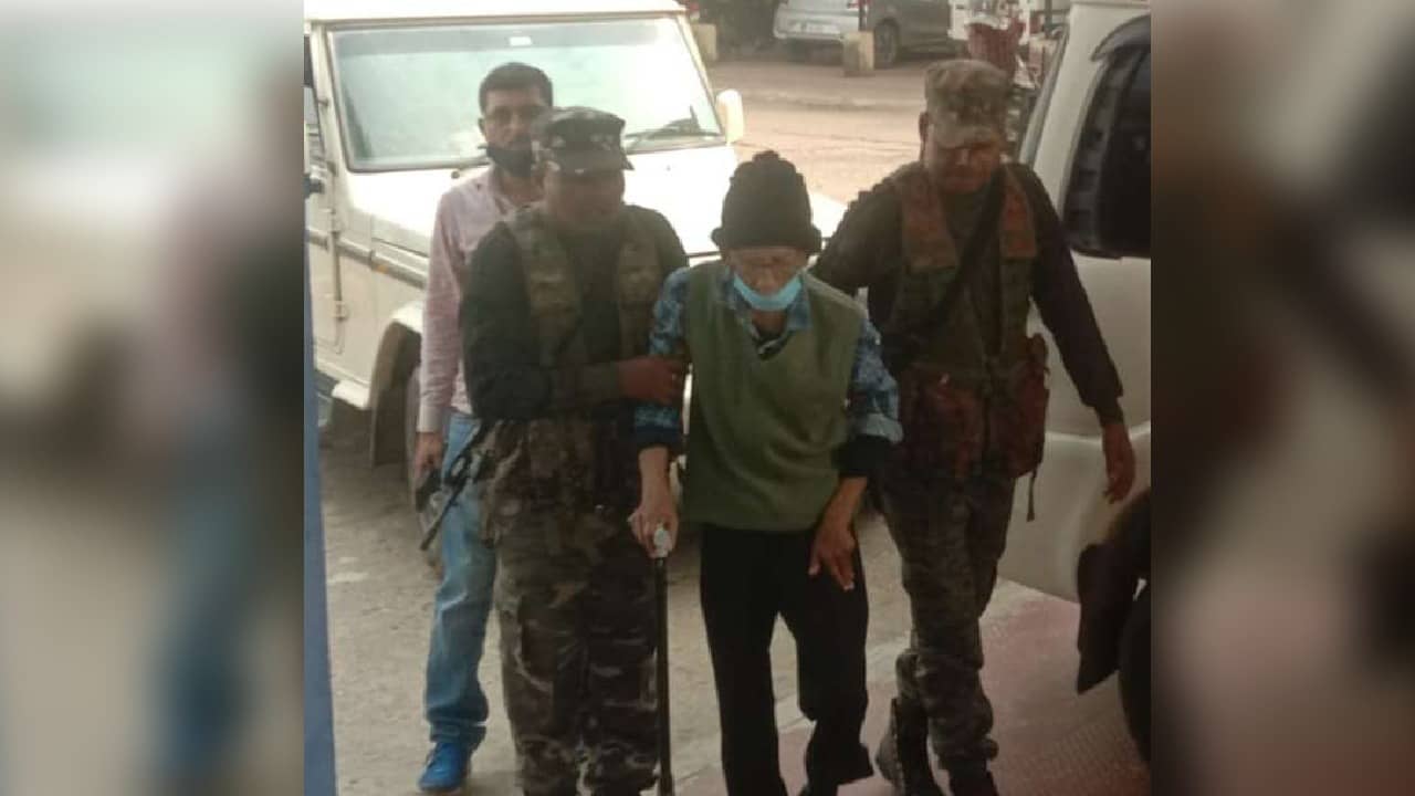 कौन है वह ‘बूढ़ा’ जिसको छुड़ाने के लिए नक्सलियों ने बिछाया था जाल, और बूढ़ा पहाड़ पर जमा किया था हथियारों का जखीरा