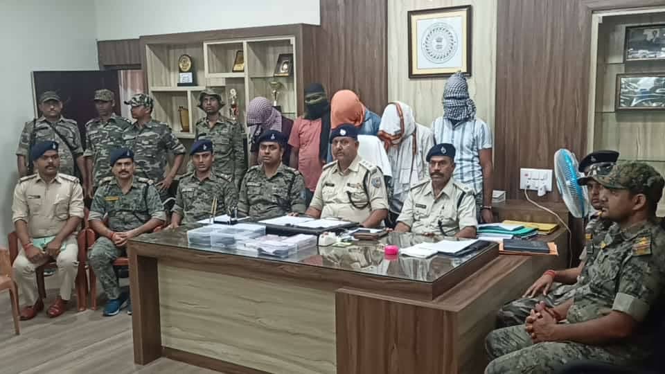 बोकारो पुलिस को बड़ी सफलता, लूटकांड में शामिल पांच अपराधी हथियार के साथ गिरफ्तार