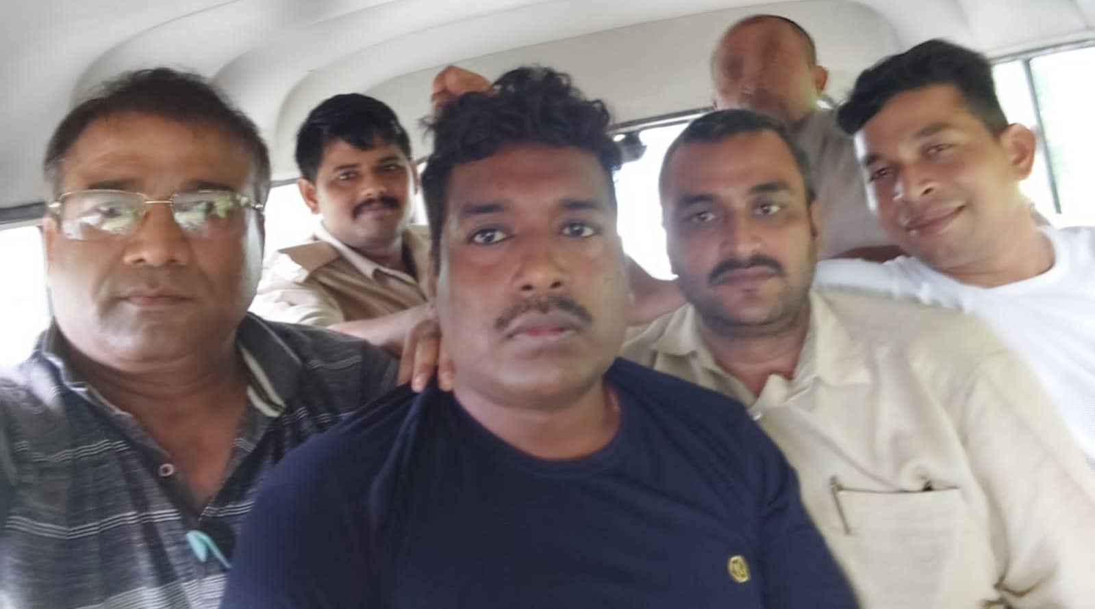 औरंगाबाद: घूस लेते रंगेहाथ पकड़ा गया थानेदार, पत्नी ने दिखाई चालाकी, फिर भी पकड़ा गया आरोपी