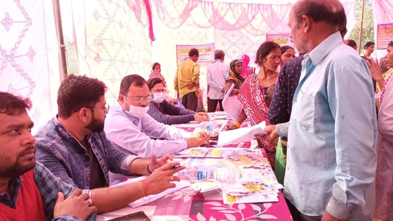 धौंस दिखाते हैं अंचल  बड़ा बाबू! नाराज कर्मियों ने कर दी बड़े साहब से शिकायत