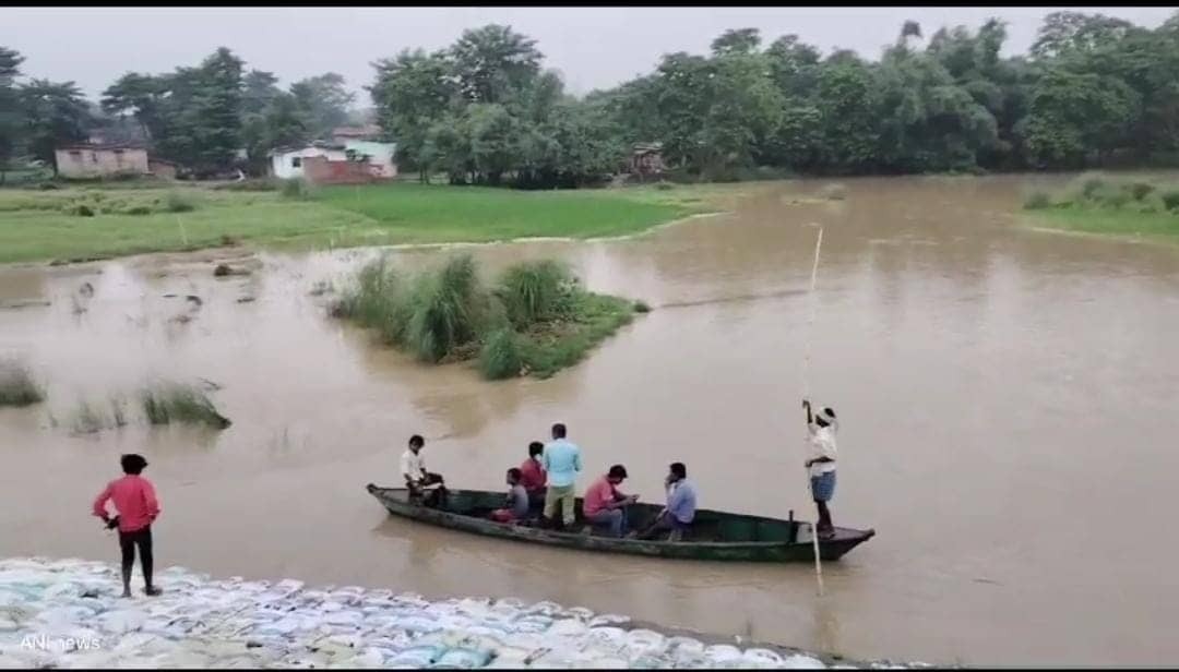 खतरे के निशान से ऊपर बह रही है बिहार की बागमती नदी, कई गांवों में घुसा पानी, जानें डीएम ने क्या उठाया कदम 
