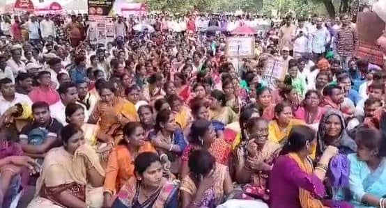 पंचायत सचिवालय स्वयं सेवक संघ के सब्र का बांध टूटा, मुख्यमंत्री आवास का किया घेराव