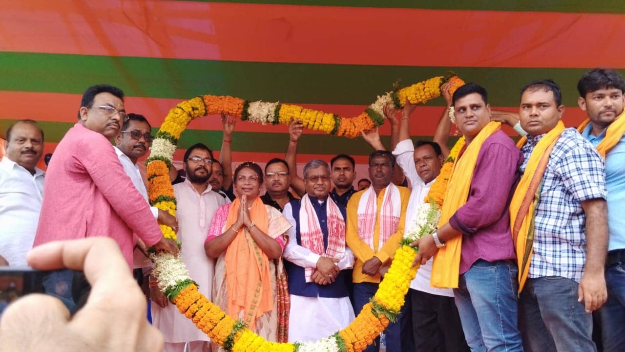 दुमका में जमकर गरजे बाबूलाल मरांडी, हेमंत सोरेन परिवार को कहा भ्रष्टाचार का परिवार, जानें लोगों से क्या किया अपील