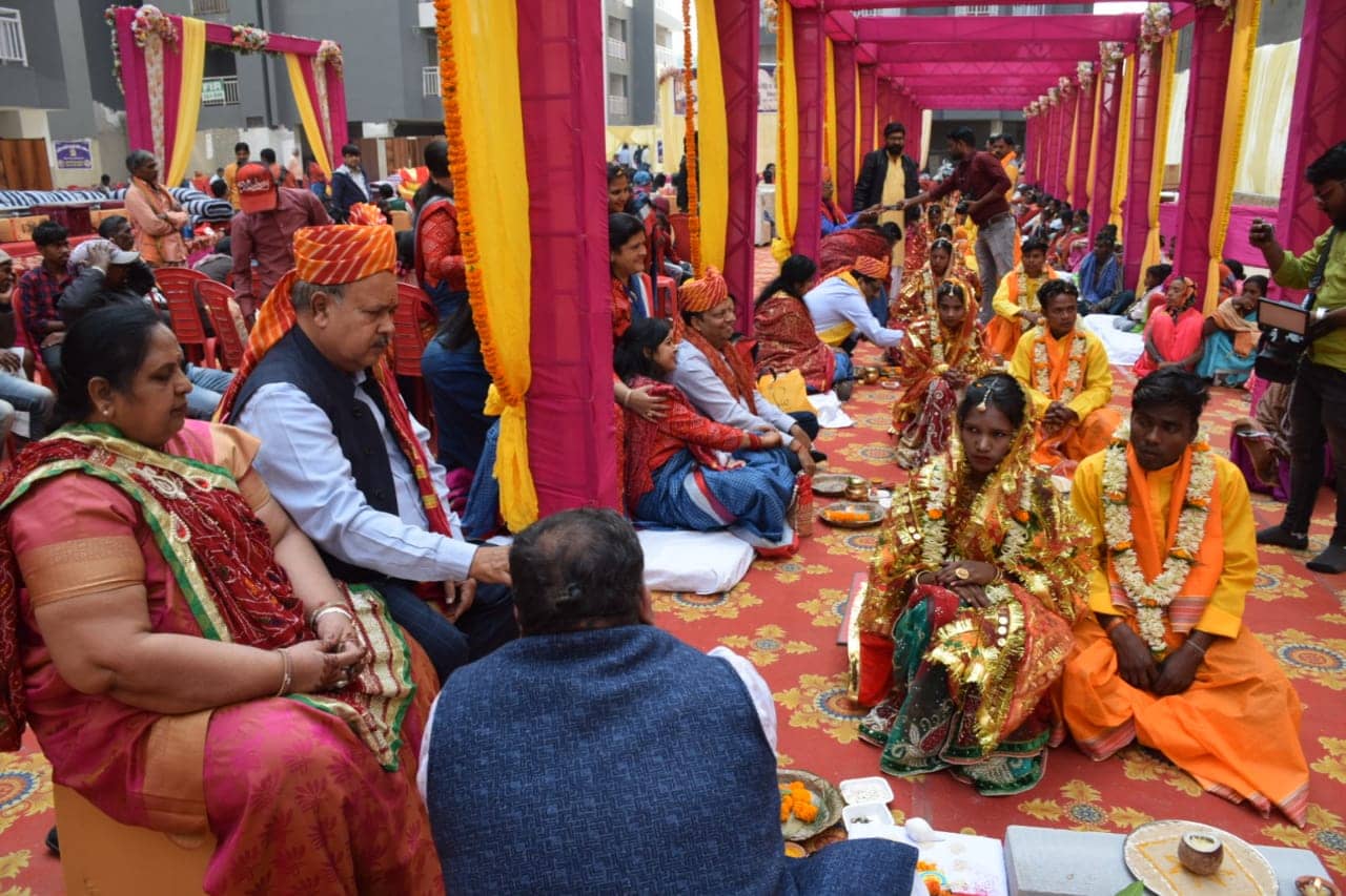 धनबाद में एक संग 11 आदिवासी जोड़ों ने साथ जीने-मरने की कसम खायी