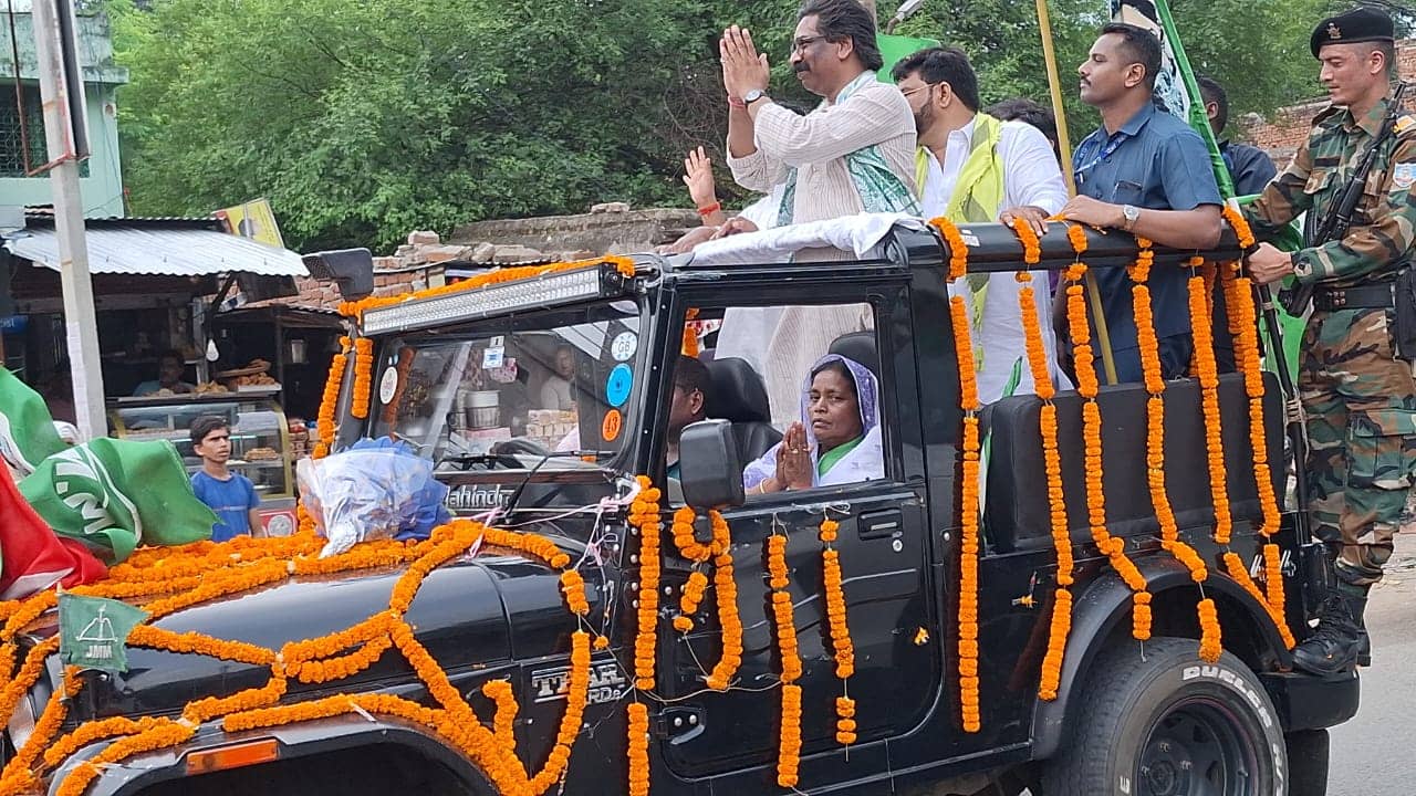 डुमरी के जंगे-मैदान से बाहर हुई भाजपा! राजेश ठाकुर का दावा हार की हताशा में बाबूलाल लगा रहे अपहरण का आरोप