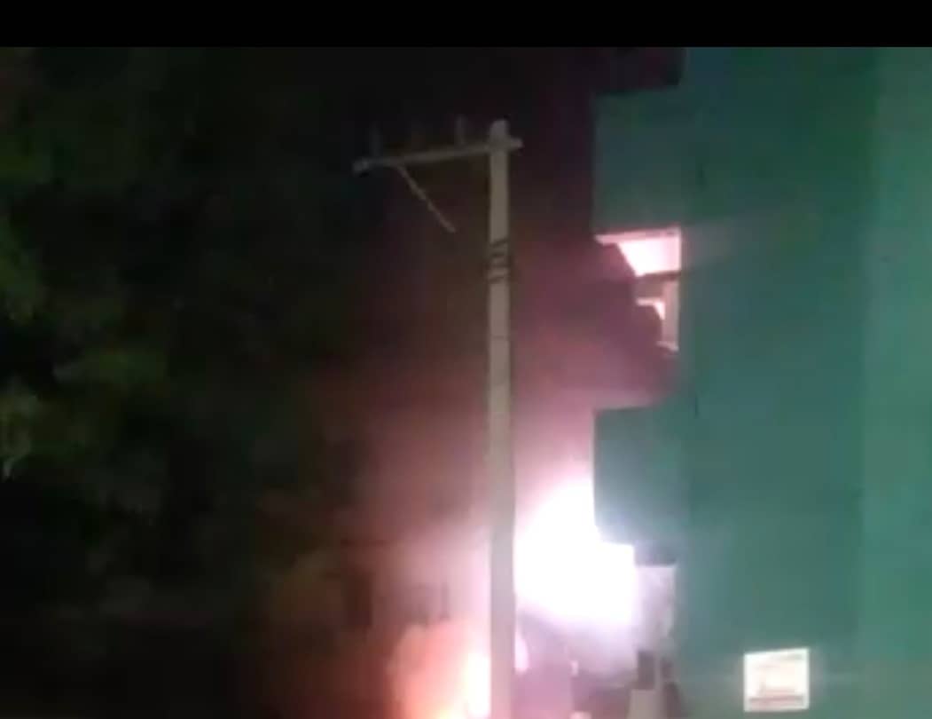 गेल की लापरवाही से जुस्को के अंडरग्राउंड केबल में धमाका, आगजनी से अफरा तफरी, बड़ी घटना टली