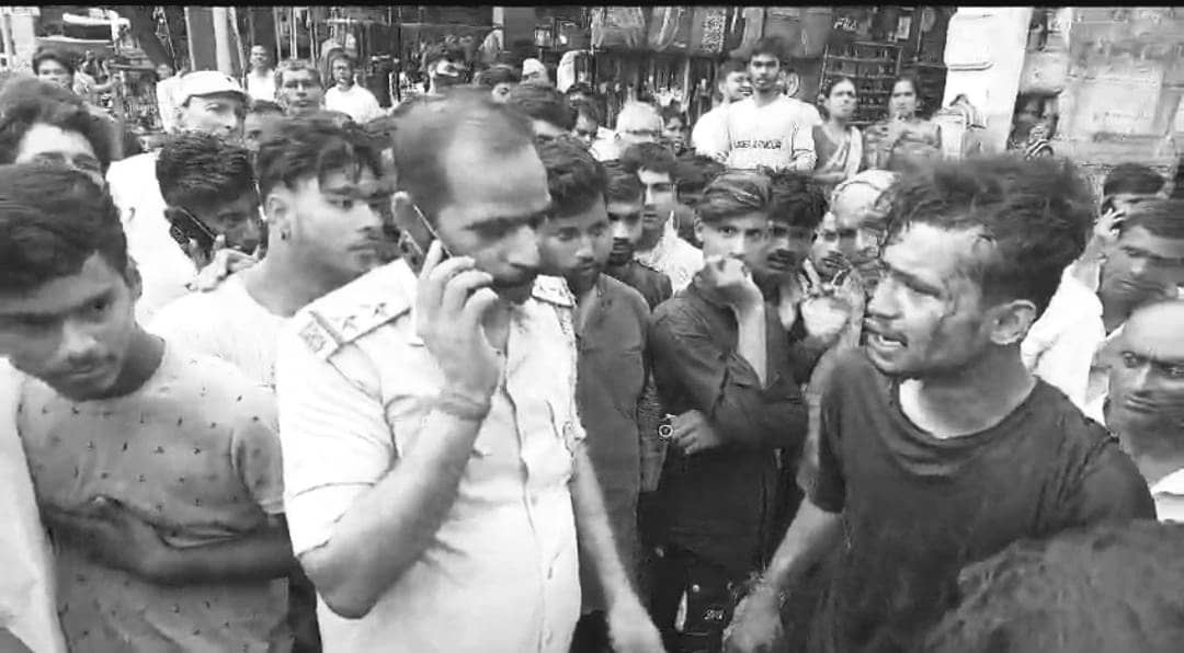 औरंगाबाद: बाइक चोरी करते रंगेहाथ धराया चोर, तो लोगों ने जमकर की धुनाई, फिर पुलिस ने उठाया ये कदम