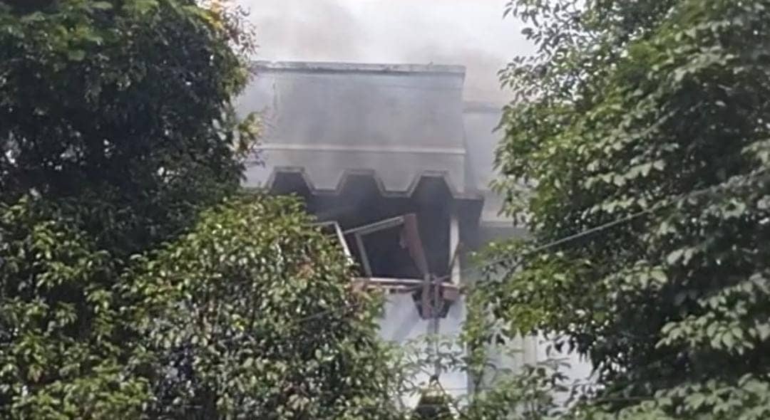 जमशेदपुर: तीन सिलेंडर ब्लास्ट होने से फ्लैट में लगी आग, किचन में महिला के फंसे होने की कही जा रही है बात