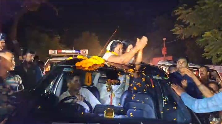 डुमरी विधानसभा उपचुनाव में बेबी देवी ने मुख्यमंत्री की रखी लाज, भारी बहुमत से जीत दर्ज कर दी सौगात