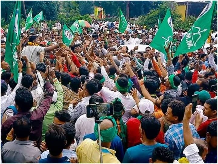 आदिवासियों को मजदूर समझने वाले सामंतों के खिलाफ जंग-ए-एलान, सीएम हेमंत की हुंकार सिर्फ दर्री उठाना, बिछाना हमारा काम नहीं