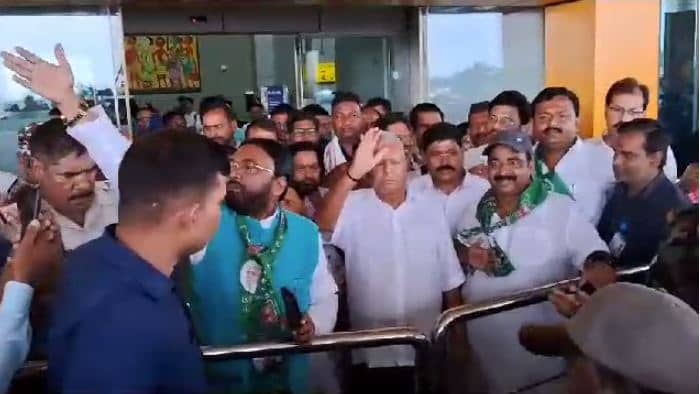 देवघर पहुंचने पर लालू यादव का हुआ भव्य स्वागत, कल करेंगे बाबा मंदिर में पूजा अर्चना