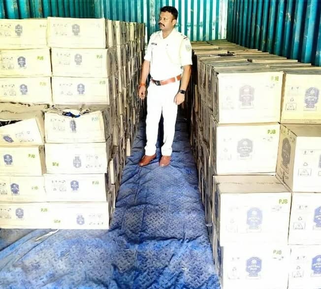 पलामू: पुलिस ने फ्रूट जूस की पेटी में छुपाई गई 28 लाख की अवैध शराब की जब्त, जानें किन-किन राज्यों में खपाने की थी योजना