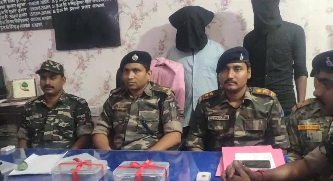 लातेहार:आपराधिक घटना को अंजाम देने के मंसूबे से घूम रहे दो चढ़े पुलिस के हत्थे, जानें पुलिस ने कैसे जाल बिछाकर पकड़ा