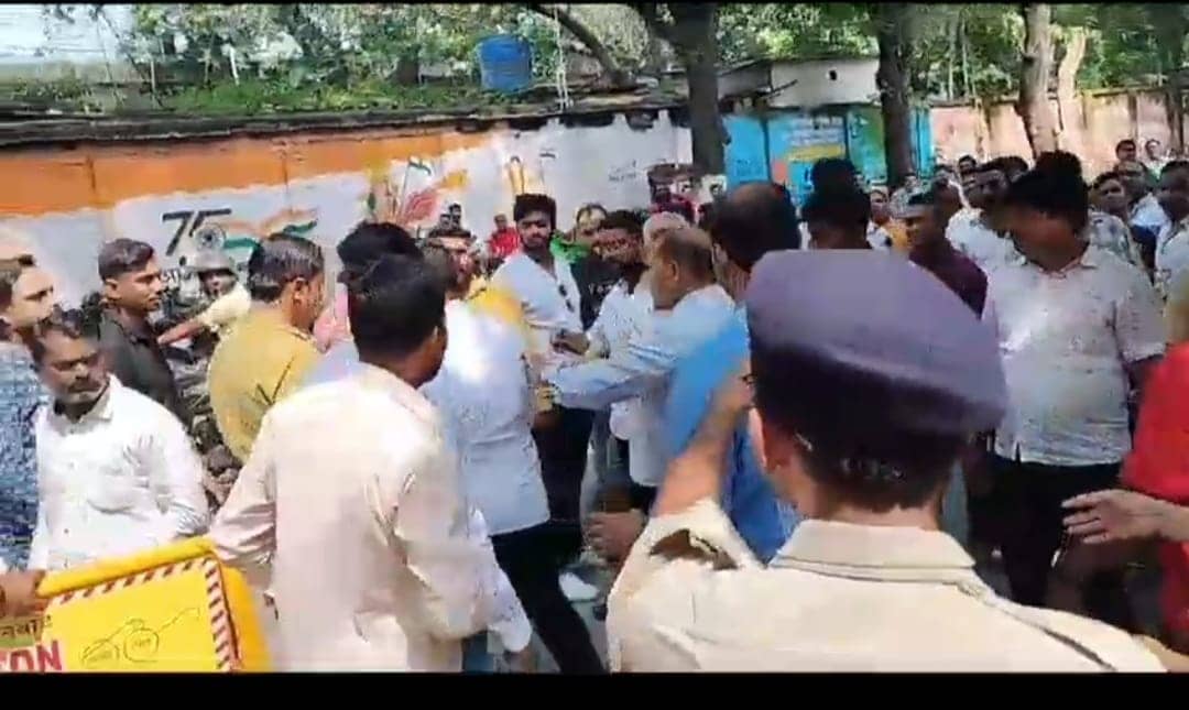 तेरह करोड़ के टेंडर के लिए धनबाद नगर निगम परिसर में खूब हुई दबंगई, जानिए डिटेल्स 
