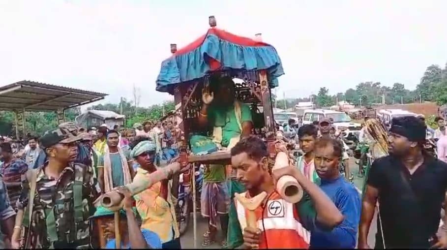 पालकी पर सवार होकर लोबिन ने हेमंत को दी घमंड तोड़ने की चेतावनी, कहा- हेमंत को पूरा करना होगा अपना चुनावी वादा 