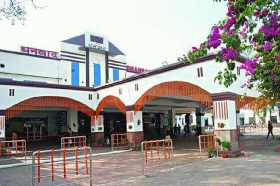 धनबाद रेलवे स्टेशन पर जब 24 एस्केलेटर लग जाएंगे तो कैसा दिखेगा नजारा, जानिए खबर का डिटेल्स 