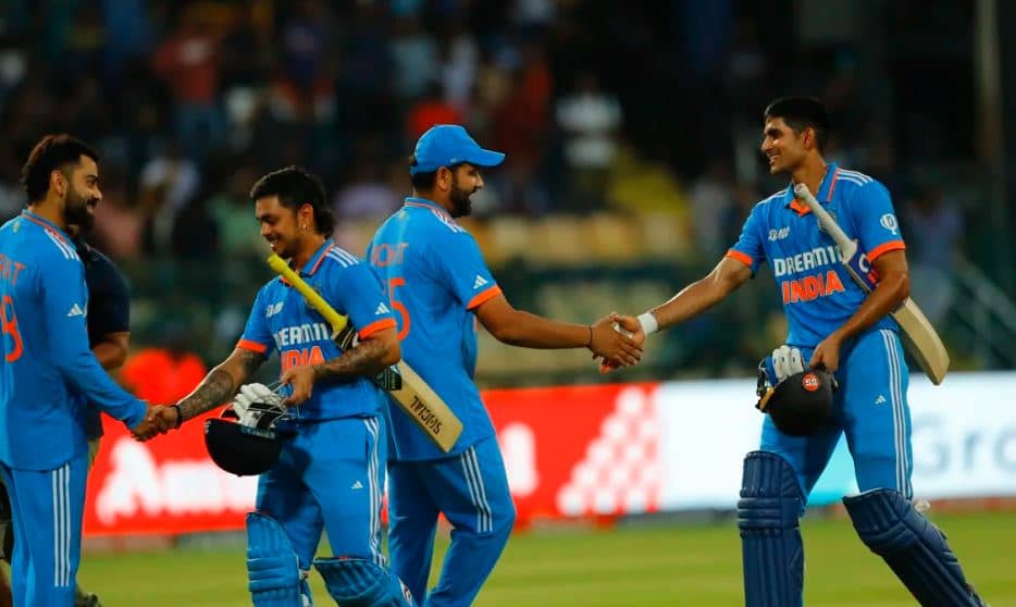 सिराज की धमाकेदार गेंदबाजी के सामने धराशायी श्रीलंका, सिर्फ 37 गेंद खेलकर भारत ने जीत लिया एशिया कप  