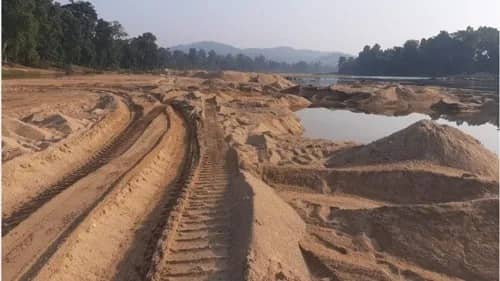 DHANBAD!!माफिया ,बालू माफिया और  ढीले- ढाले प्रयास ने बना दिया जमीन को "खूनी" 