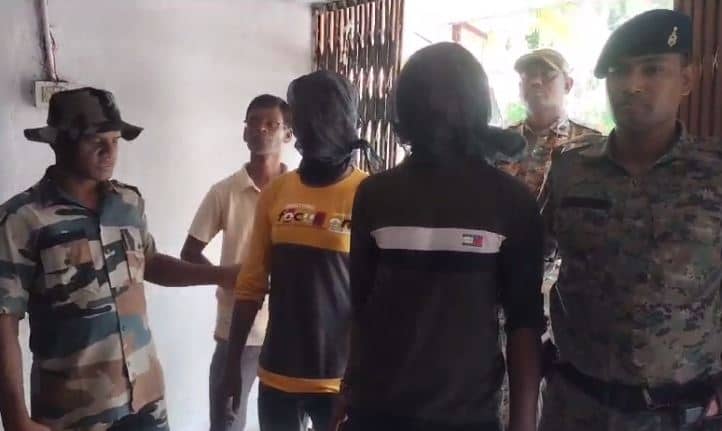 बोकारो : चेन स्नेचिंग गिरोह को पुलिस ने किया गिरफ्तार, मोटरसाइकिल सहित कई समान बरामद