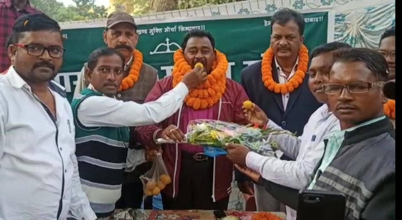 जुबैर दोबारा बने खूंटी झामुमो जिला अध्यक्ष,  कार्यकर्ताओं जतायी खुशी