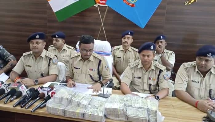 गिरिडीह : पांच करोड़ की लूटकांड का मास्टरमाइंड कन्याकुमारी से गिरफ्तार, 77 लाख रुपए भी बरामद