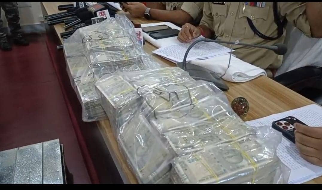 CRIME & CRIMINALS: गुजरात, बिहार और झारखंड में सुर्खियां बटोर रहा धनबाद का गोविंदपुर, पढिए पूरी खबर