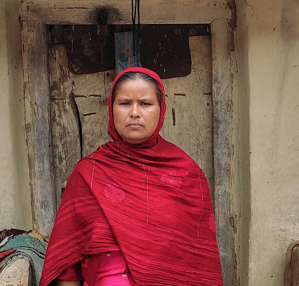 मृत पति को दो गज जमीन दिलवाने के लिए महिला ने सीएम और पीएम से लगाई गुहार