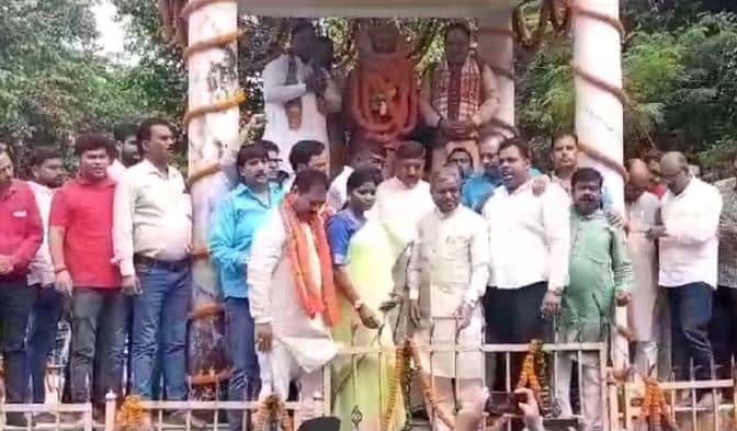 झारखंड बीजेपी ने मनाई पंडित दीनदयाल उपाध्याय की जयंती, प्रदेश अध्यक्ष बाबू लाल मरांडी सहित कई वरिष्ठ नेता रहे मौजूद