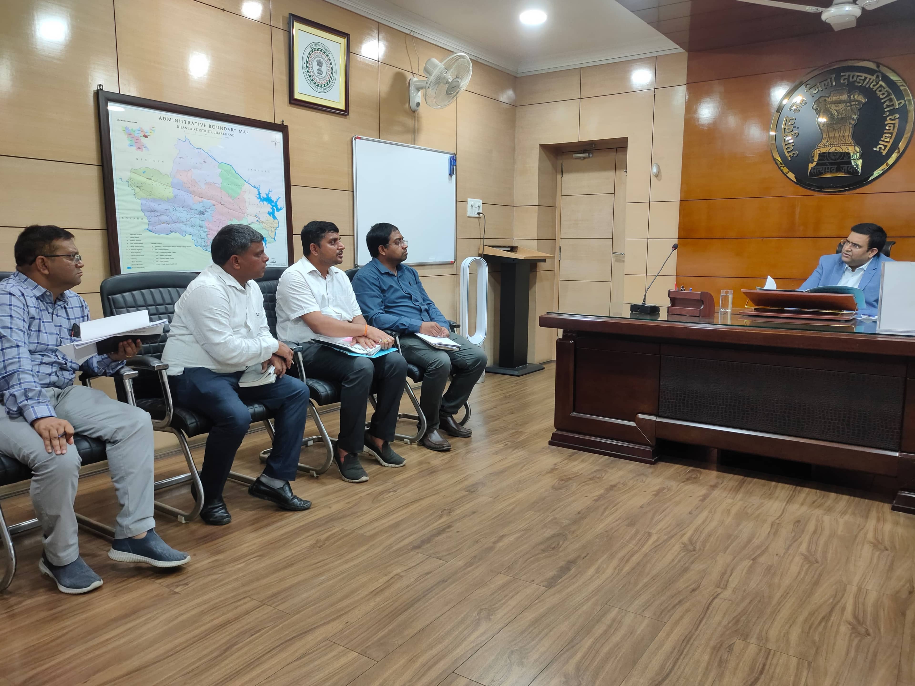 उपायुक्त का निर्देश -दुर्गा पूजा के पहले बिजली की परेशानियों का करें  समाधान 