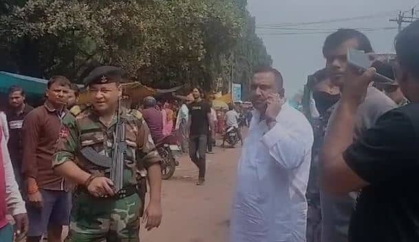 वाह मंत्री हो तो ऐसा! सड़क पर घायल को देख रोका काफिला, खुद पहुंचाया अस्पताल    