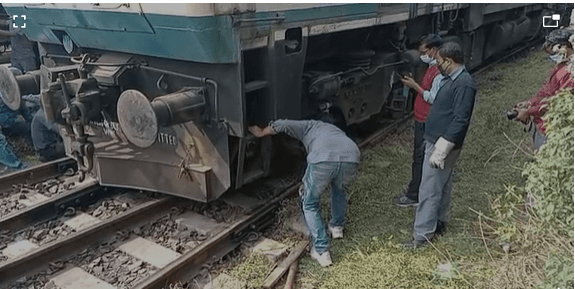 टाटानगर रेलवे स्टेशन के पास यार्ड की लाइन में इंजन हुई बेपटरी, रिलीफ ट्रेन पहुंची घटनास्थल, राहत का कार्य जारी
