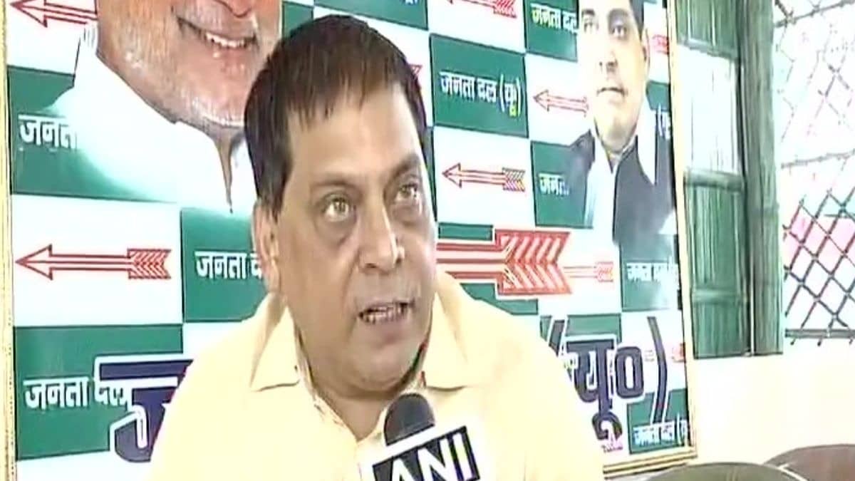 सौ वर्षों में एक दलित को सरसंघचालक नहीं बनाया और मनोज झा पर खड़ा कर रहे हैं सवाल! ठाकुर विवाद में जदयू प्रवक्ता नीरज कुमार की इंट्री