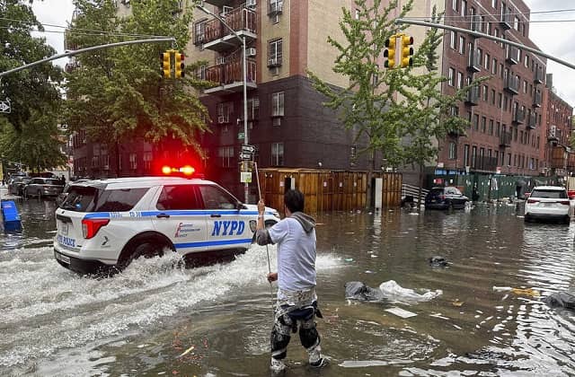 न्यूयॉर्क में बारिश से बाढ़ की स्थिति, जानिए इस विकसित शहर की समस्या