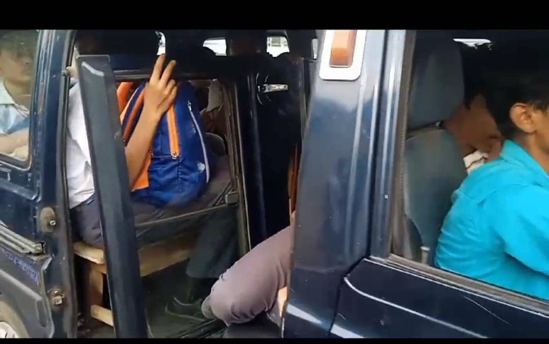 देखिए !! धनबाद के अभिभावक, आप अपने बच्चे को जिनके हवाले करते हैं, वह कितना सुरक्षित पहुंचाते हैं स्कूल, कैसे अंगूठे पर रखते हैं नियम