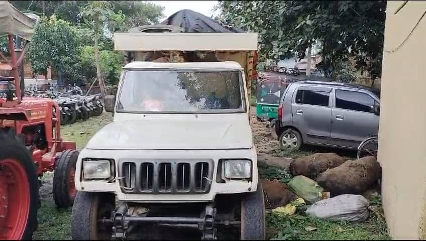 देवघर :-चितरा  पुलिस ने अवैध लकड़ी  से लदा वाहन किया जब्त, चालक गिरफ्तार