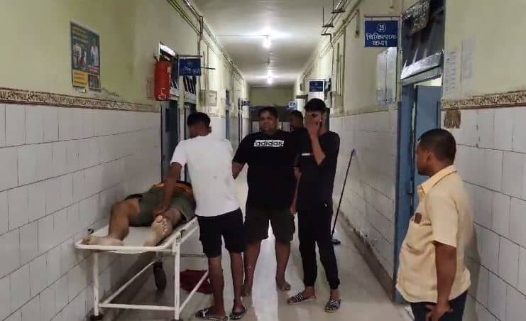 छपरा: जमीनी विवाद में कार सवार तीन भाइयों पर अपराधियों ने की ताबड़तोड़ फायरिंग, एक की मौत, दो जख्मी 