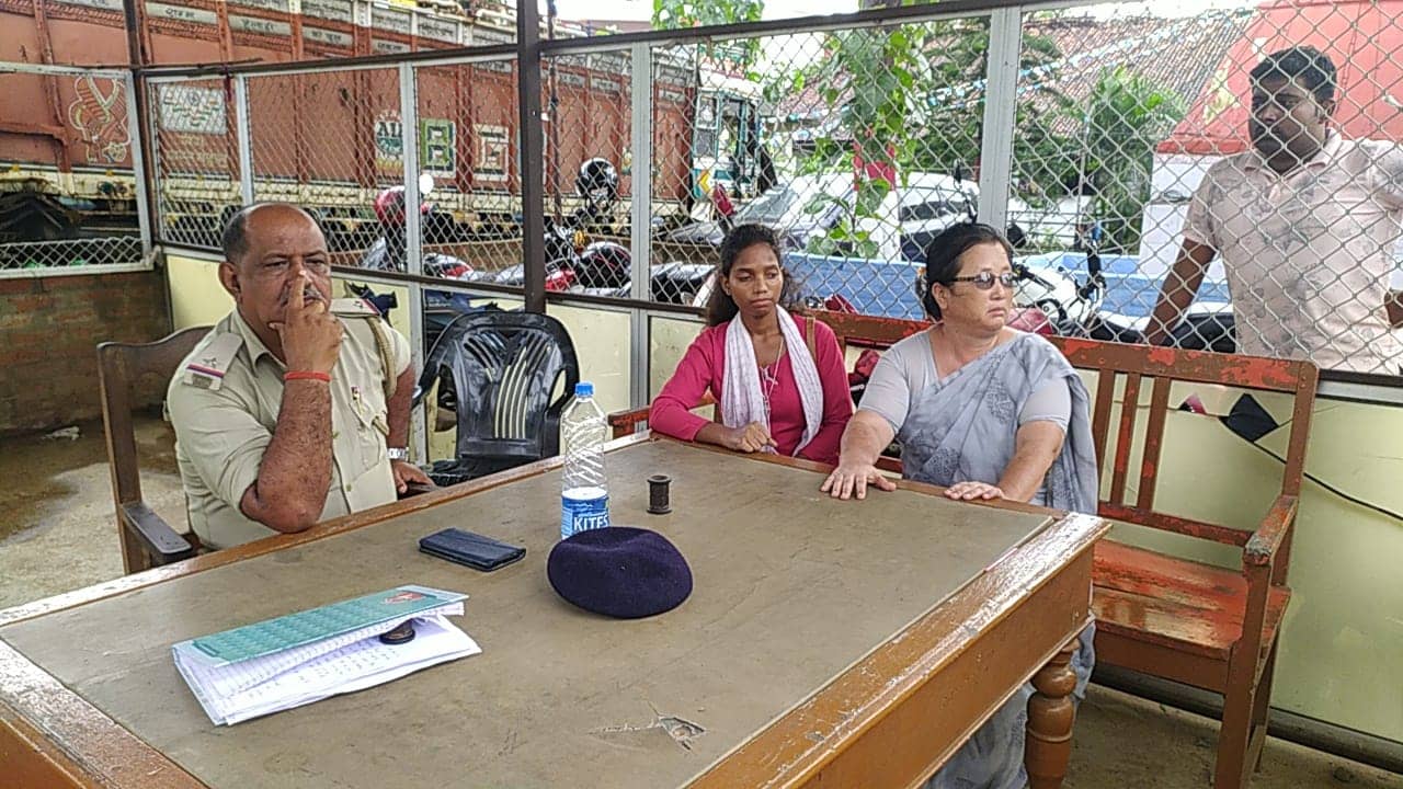 दुमका: दिनदहाड़े महिला से लाखों की छिनतई, बाइक सवार अपराधियों ने वारदात को दिया अंजाम