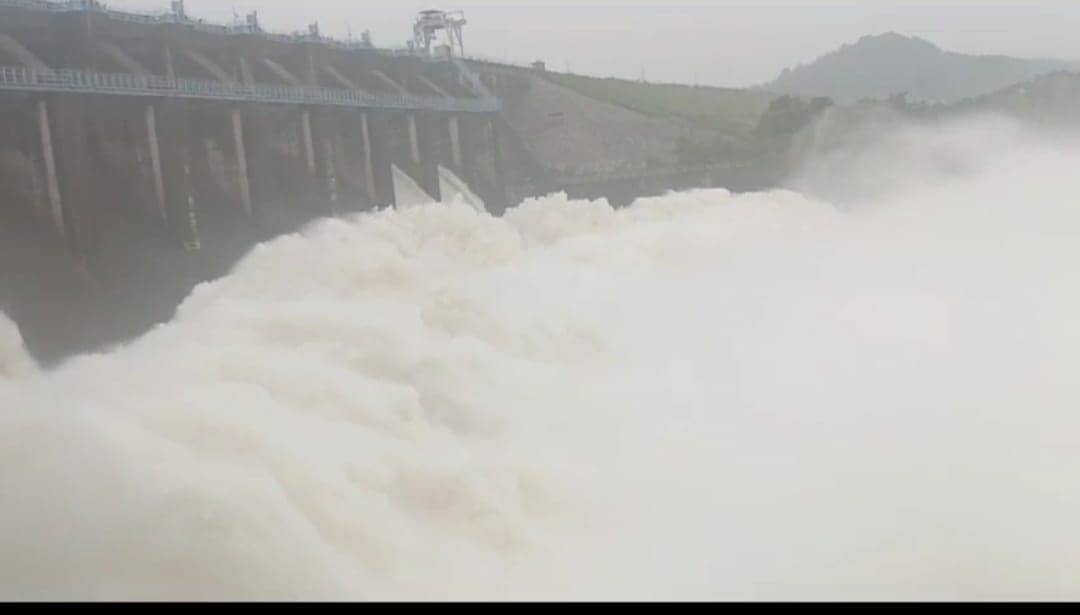 बारिश का इफ़ेक्ट : अलर्ट मोड में धनबाद जिला प्रशासन, मैथन -पंचेत खतरे के करीब 