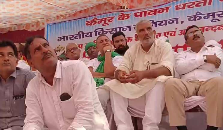 सुधकार सिंह के बिगड़े बोल, कहा-"अधिकारियों का विरोध जूते की माला पहनाकर करें, नहीं होगा कोई केस"