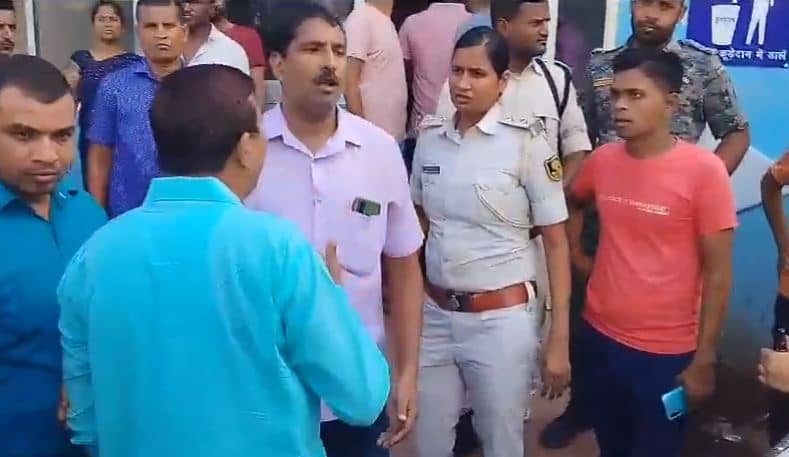 अस्पताल बना अखाड़ा: डॉक्टर और विधायक में बीच हुई झड़प, डॉक्टर ने गाली गलौज कर गला दबाने का लगाया आरोप